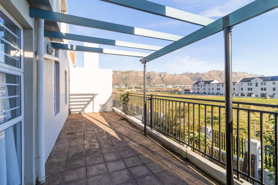 To Let 2 Bedroom Property for Rent in Gordons Bay Central Western Cape